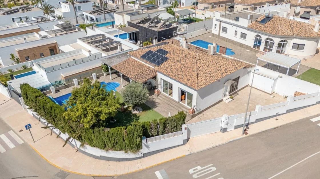 Independent Villa In San Fulgencio - Image 3
