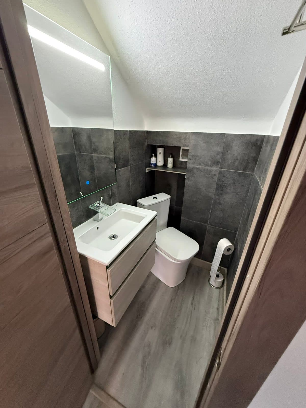 Luxery Detached Villa In Los Altos - Image 4
