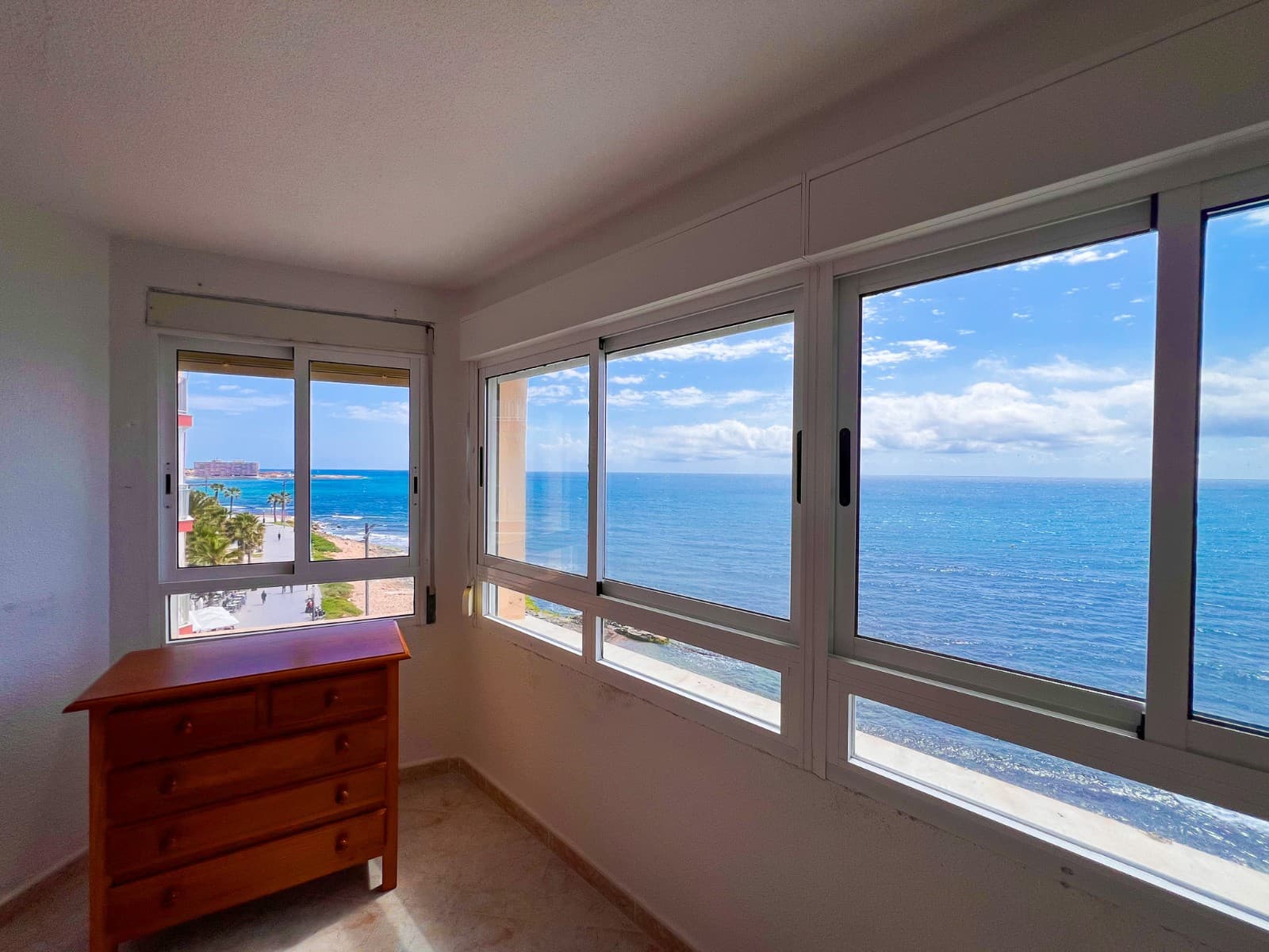 Apartment In Torrevieja - Image 8