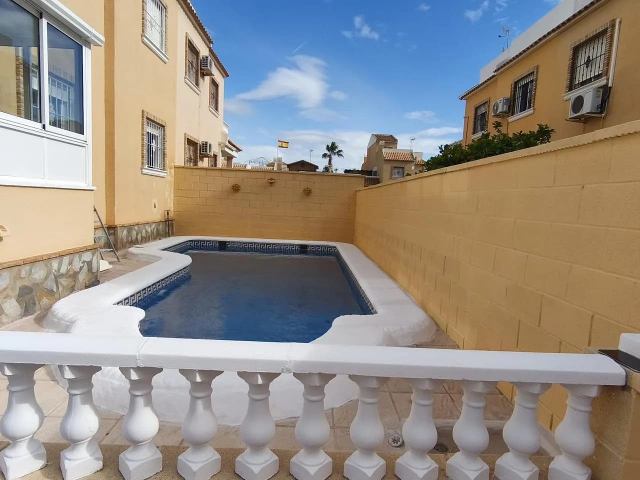 Precioso Bungalow Reformado Con Piscina Privada, Solárium Y Urbanización Con Piscinas En Ciudad Quesada - Image 4