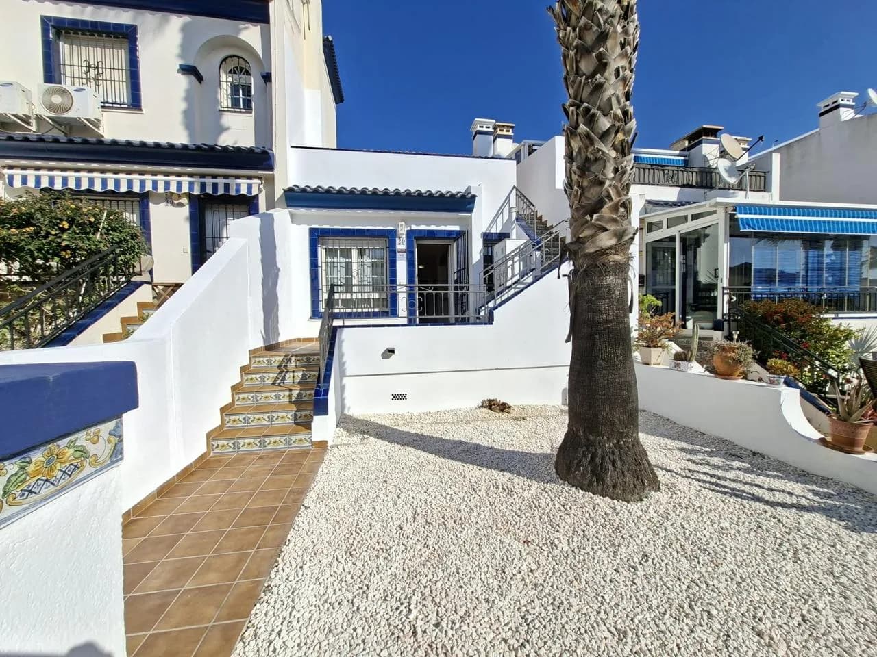 Precioso Bungalow Adosado Reformado Con Solárium, Jardín Y Piscinas En Los Dolses, Orihuela Costa - Image 2