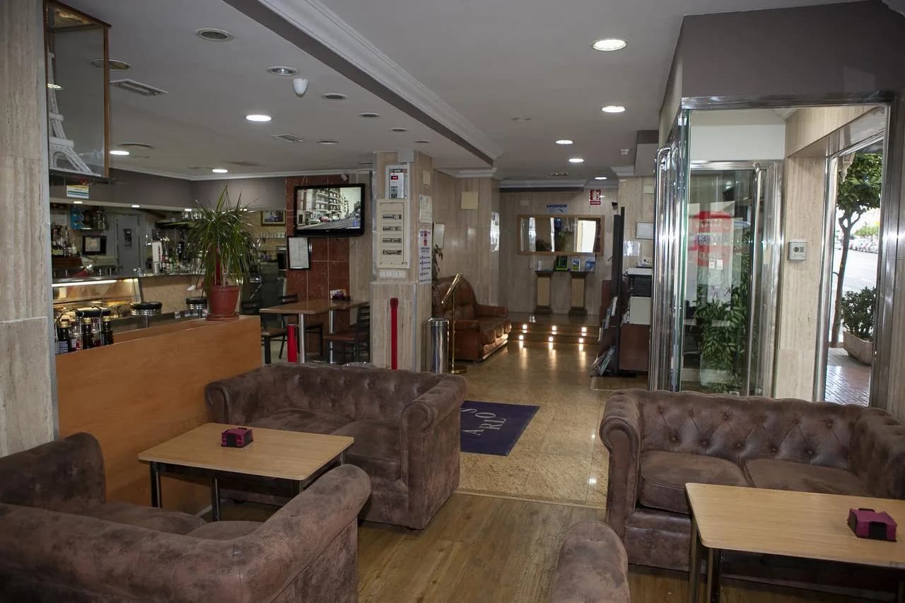 En Venta Hotel De 1 Estrella A 800m Del Mar En Torrevieja - Image 4