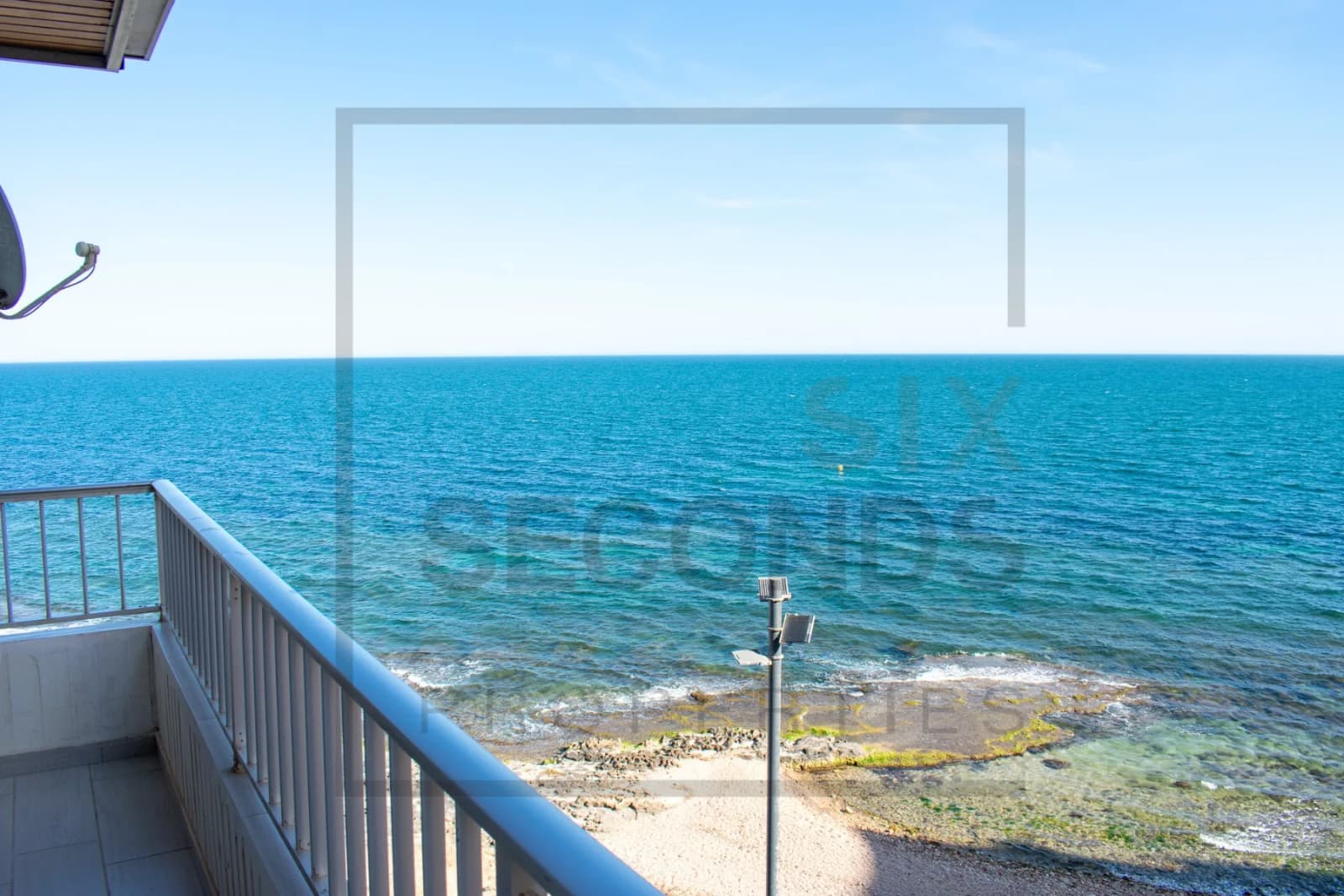Apartment de 3 dormitorios en venta en Torrevieja, Alicante - Image 2