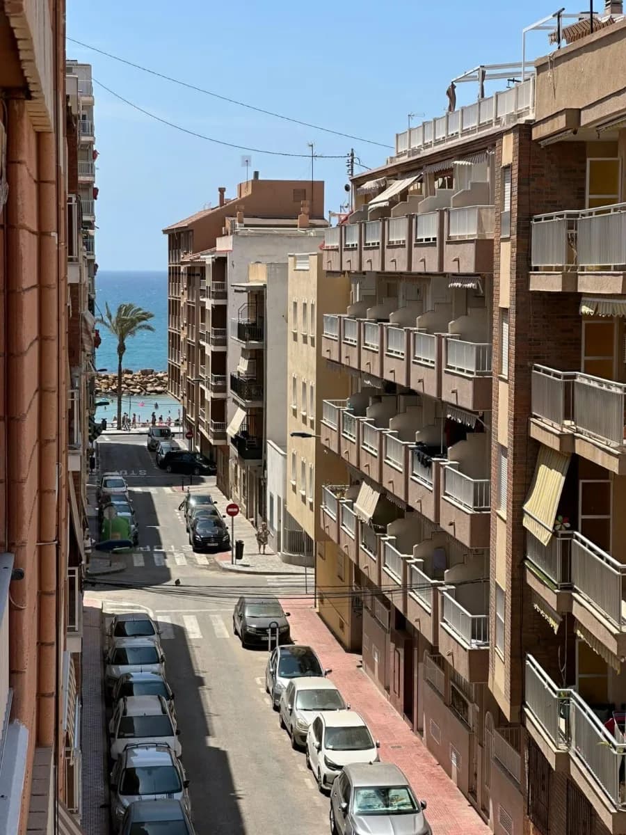 Apartment de 2 dormitorios en venta en Torrevieja, Alicante - Image 3