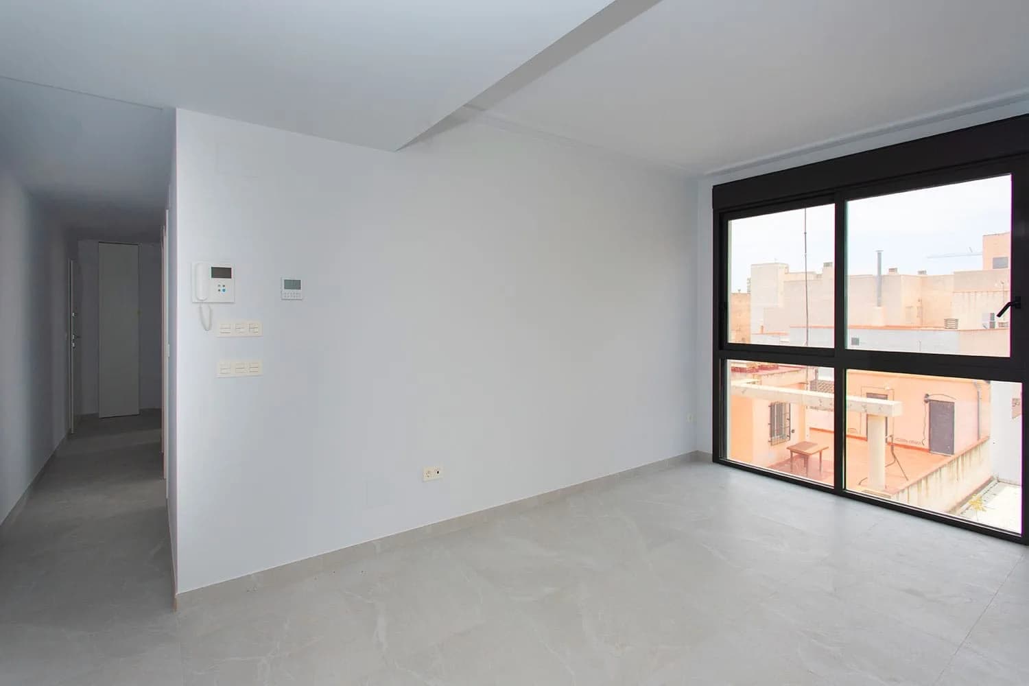Apartment de 2 dormitorios en venta en Torrevieja, Alicante - Image 6