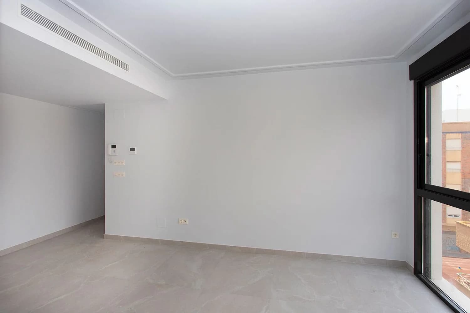 Apartment de 2 dormitorios en venta en Torrevieja, Alicante - Image 8