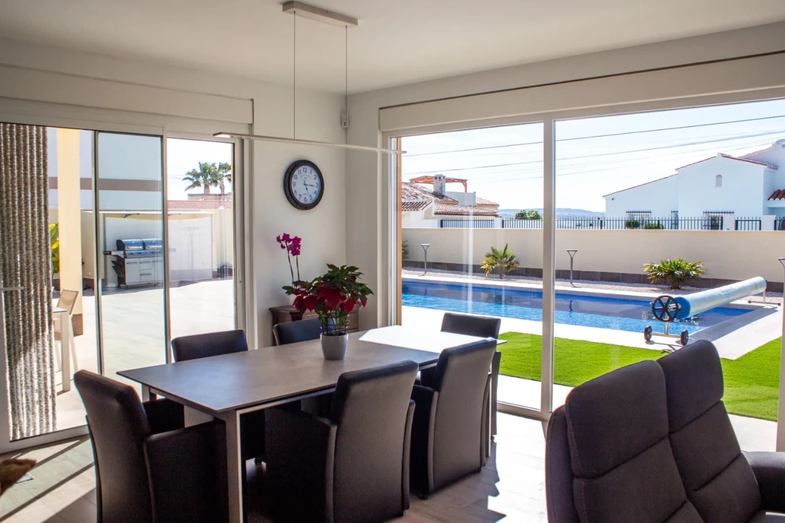 Semi-detached Villa In Torrevieja - Image 2