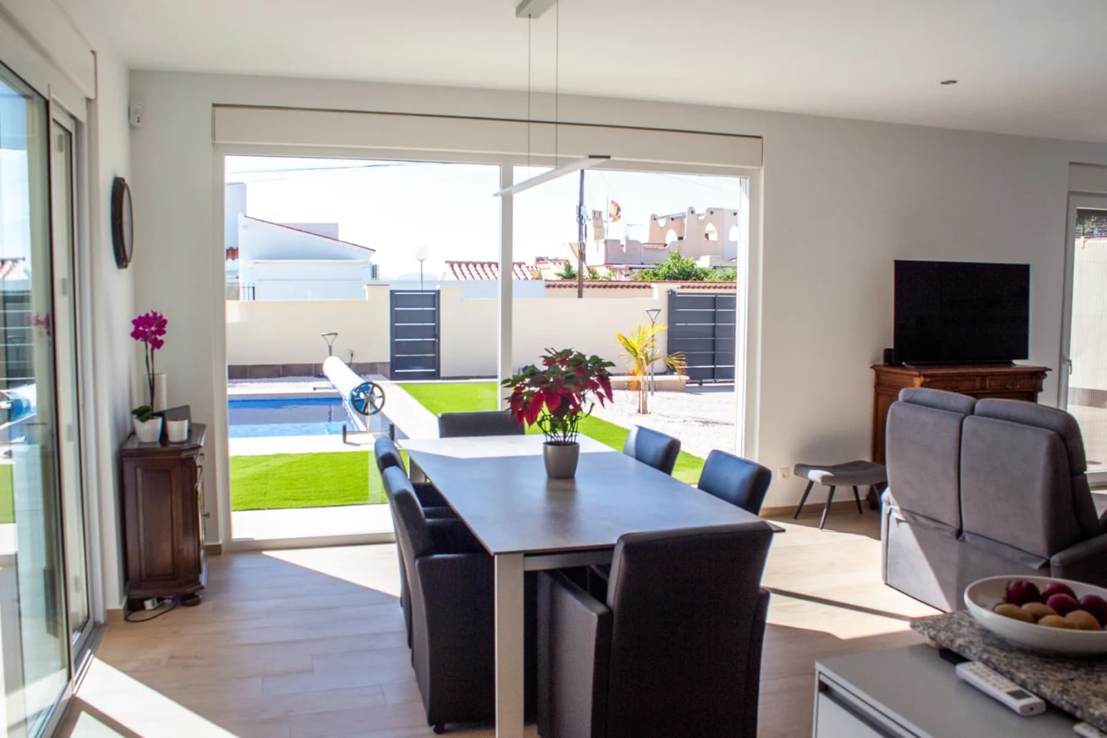 Semi-detached Villa In Torrevieja - Image 4