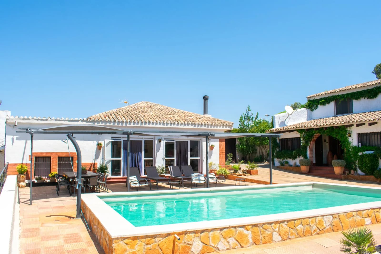 Independent Villa In Onil - Image 4