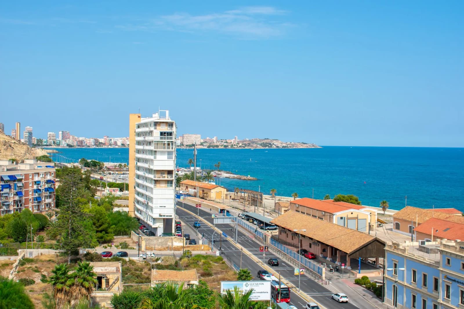 Villa de 2 dormitorios en venta en Alicante - Image 2
