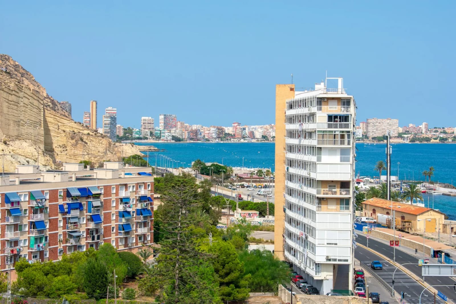 Villa de 2 dormitorios en venta en Alicante - Image 3