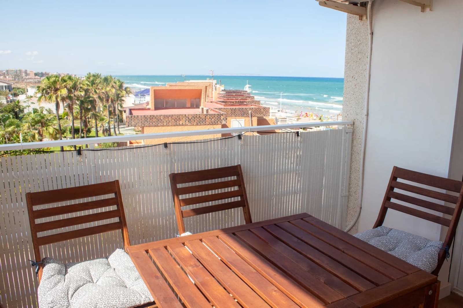 Apartment de 2 dormitorios en venta en Torrevieja, Alicante - Image 2