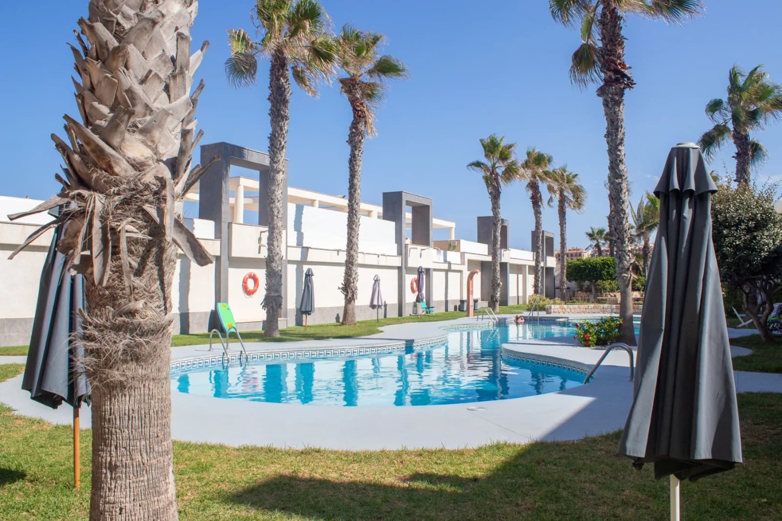 Apartment de 2 dormitorios en venta en Torrevieja, Alicante - Image 3