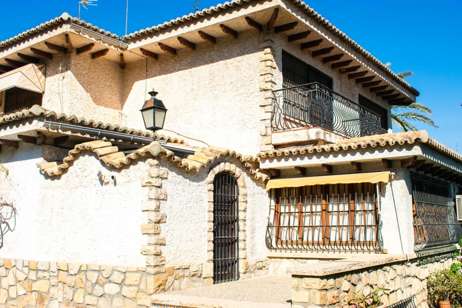 Independent Villa In Alicante - Image 8