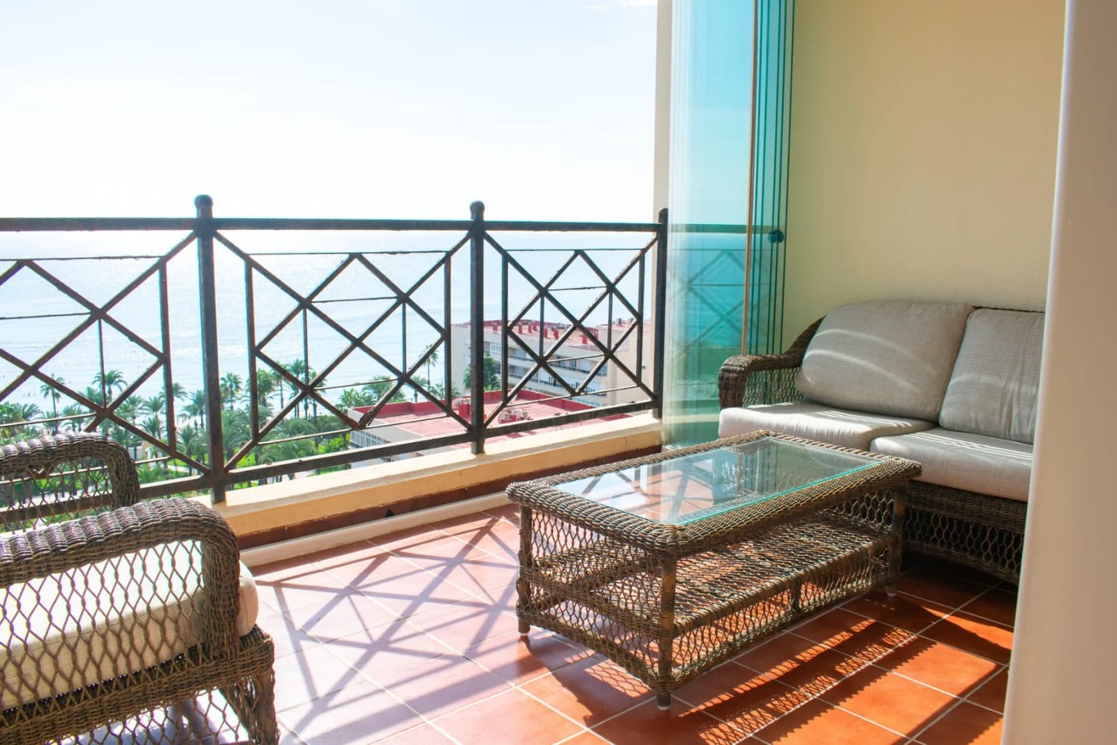 Apartment de 3 dormitorios en venta en Torrevieja, Alicante - Image 3