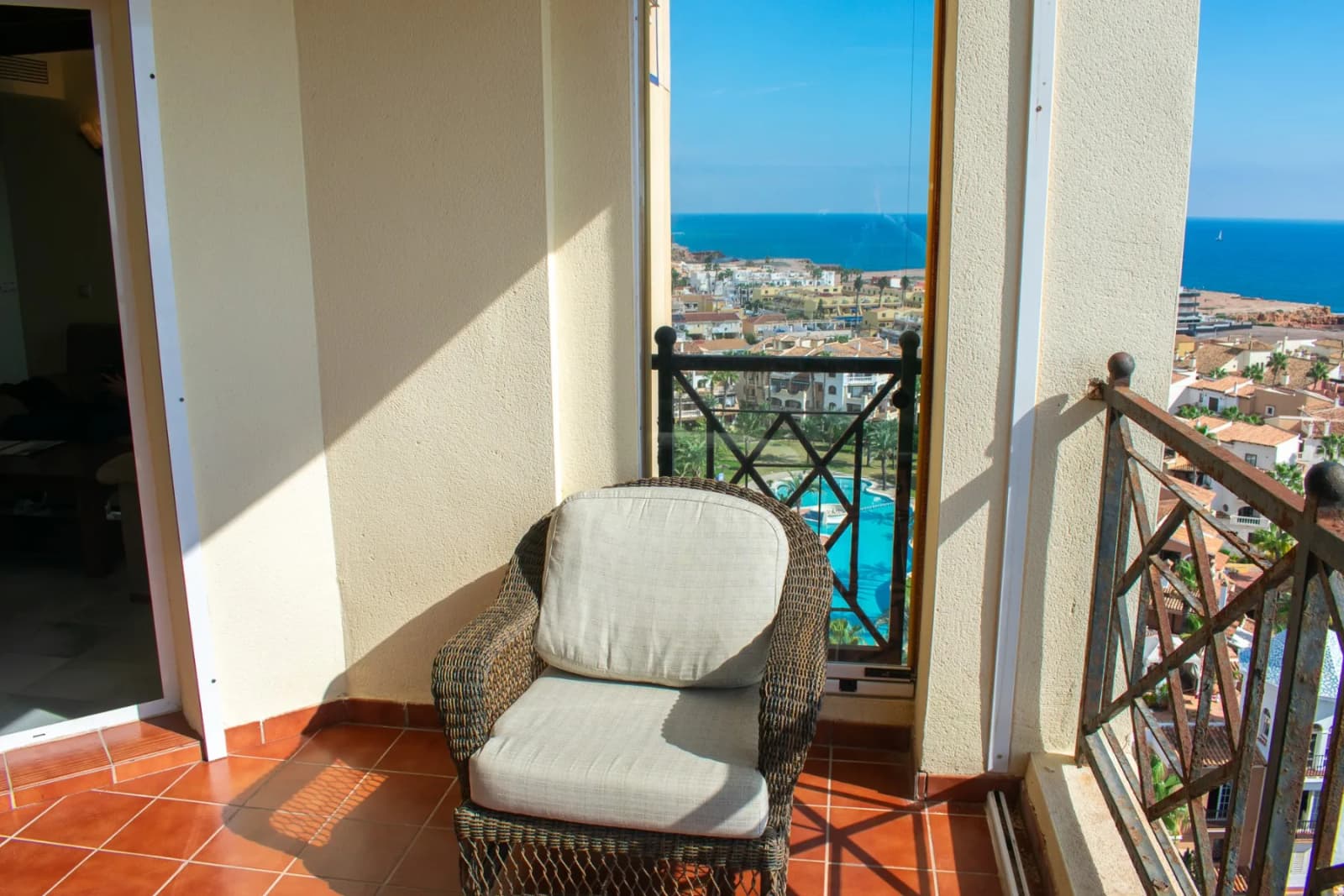 Apartment de 3 dormitorios en venta en Torrevieja, Alicante - Image 5