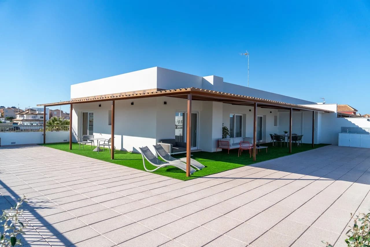Villa de 3 dormitorios en venta en Orihuela Costa, Alicante