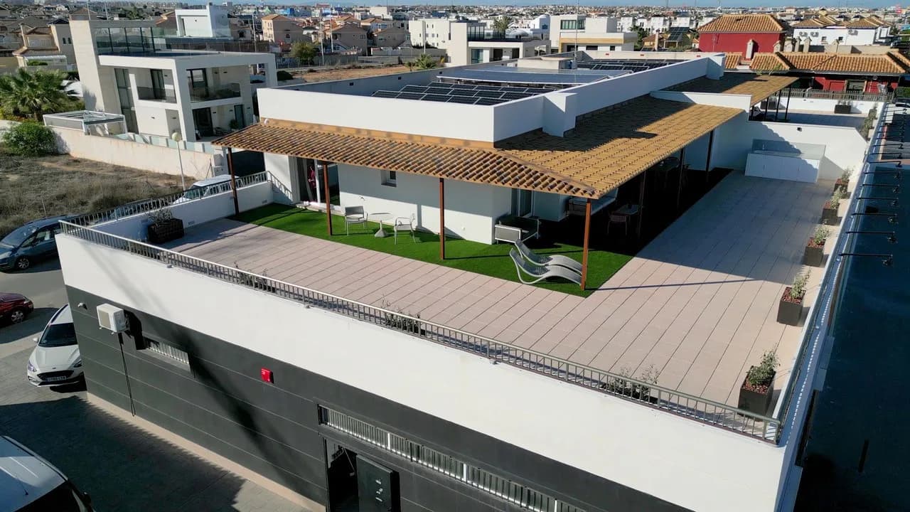Villa de 3 dormitorios en venta en Orihuela Costa, Alicante - Image 2