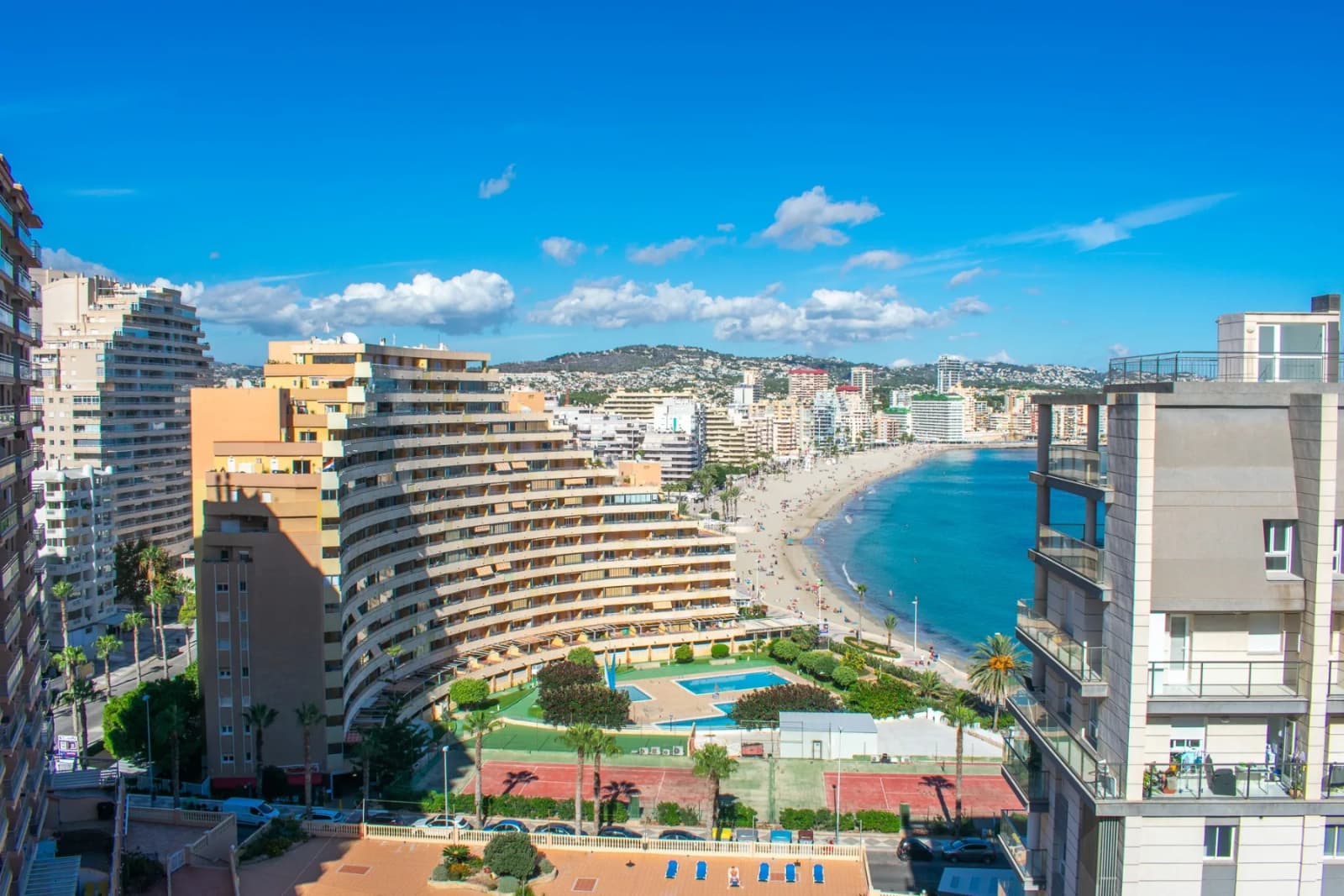 Apartment de 2 dormitorios en venta en Calpe, Alicante - Image 2