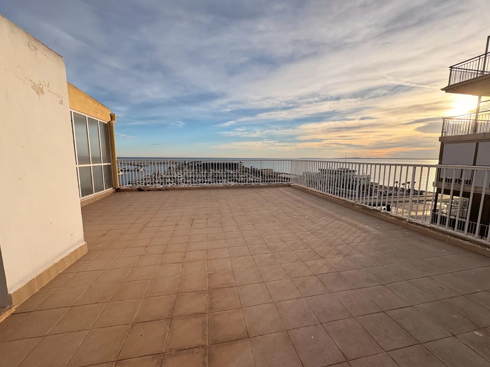 Apartment de 3 dormitorios en venta en Santa Pola, Alicante - Image 2