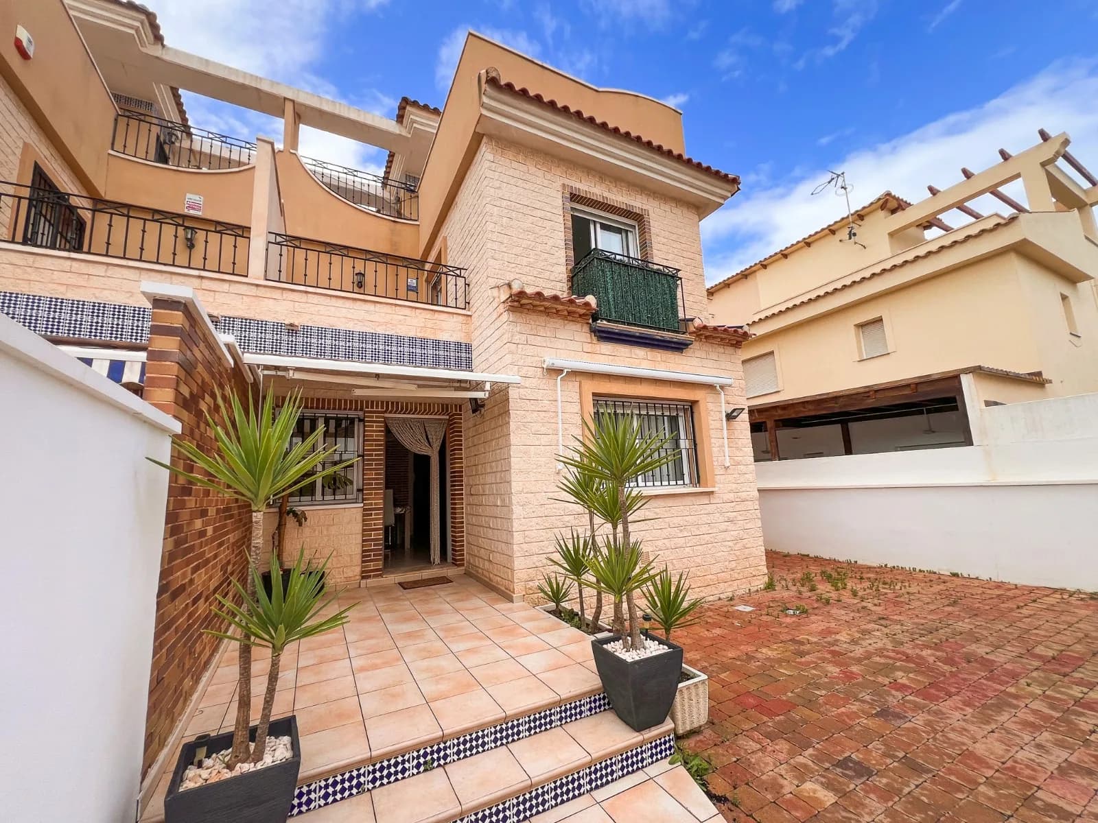 Townhouse de 3 dormitorios en venta en Pilar de la Horadada, Alicante