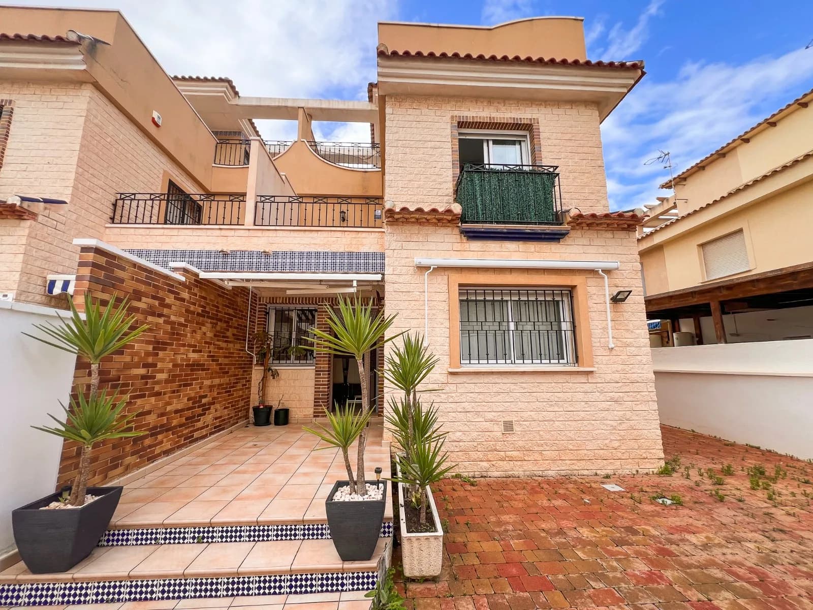 Townhouse de 3 dormitorios en venta en Pilar de la Horadada, Alicante - Image 2