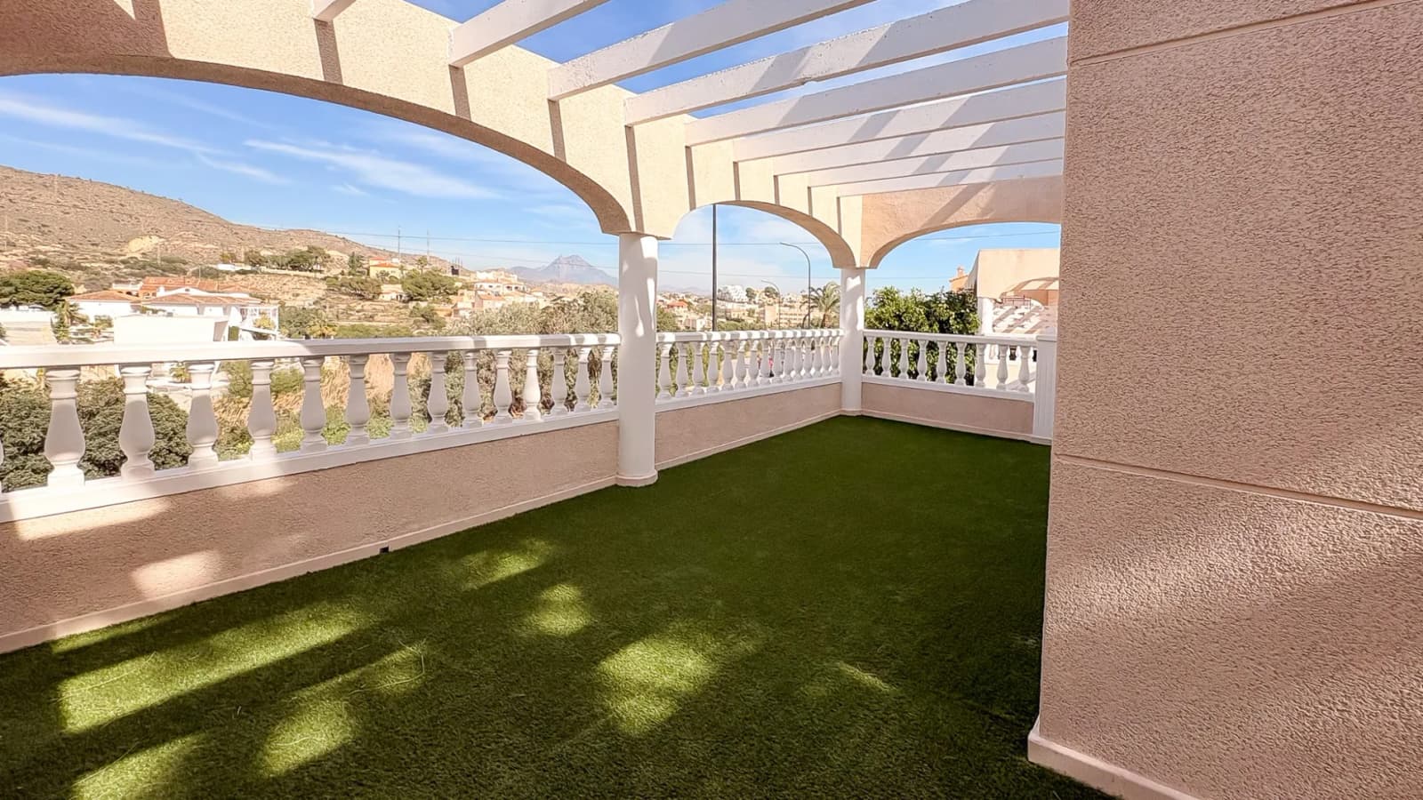 Semi-detached Villa In El Campello - Image 3