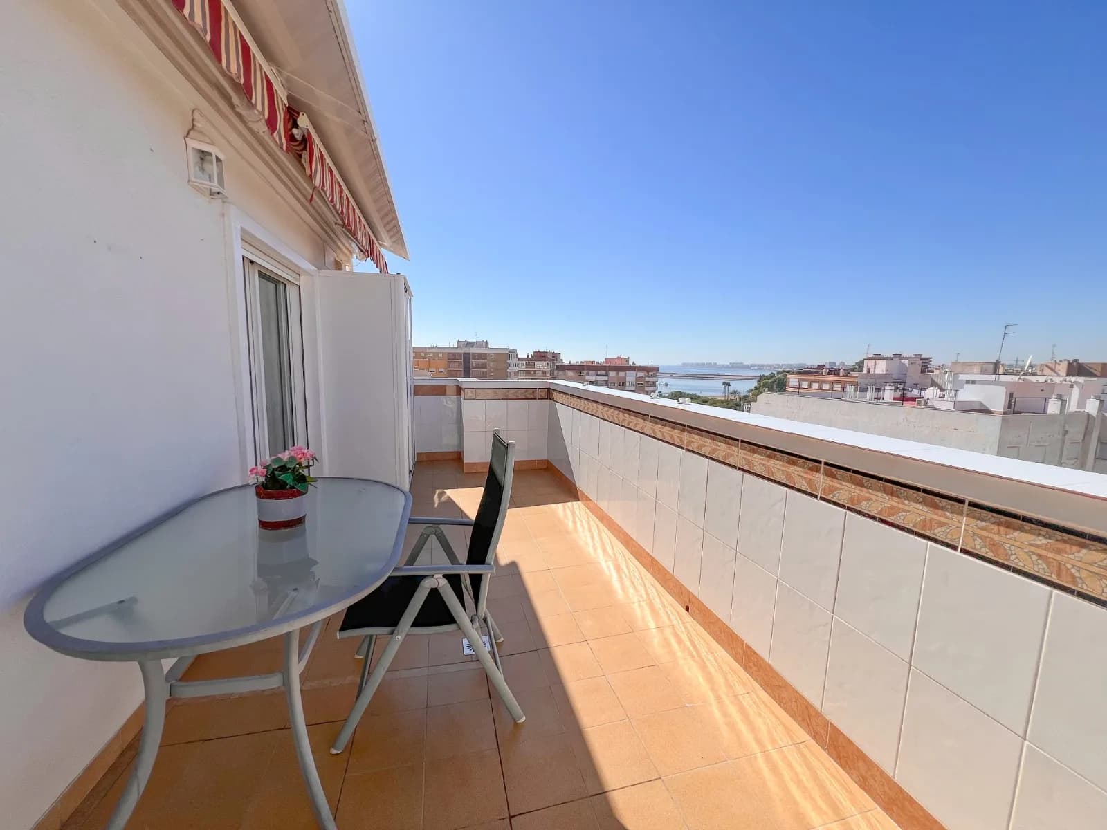 Apartment de 3 dormitorios en venta en Torrevieja, Alicante - Image 2
