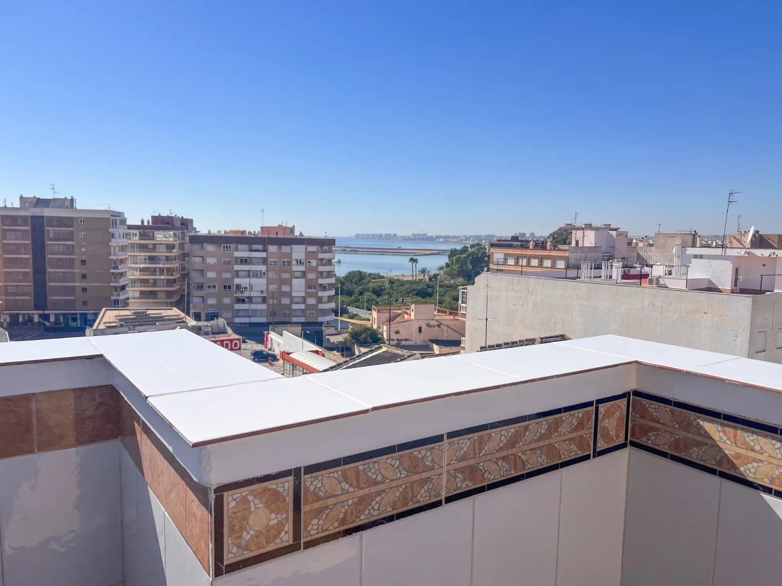 Apartment de 3 dormitorios en venta en Torrevieja, Alicante - Image 3