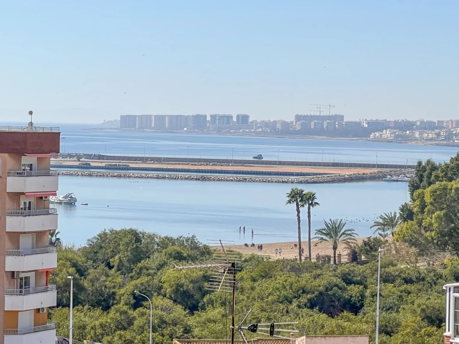 Apartment de 3 dormitorios en venta en Torrevieja, Alicante - Image 4