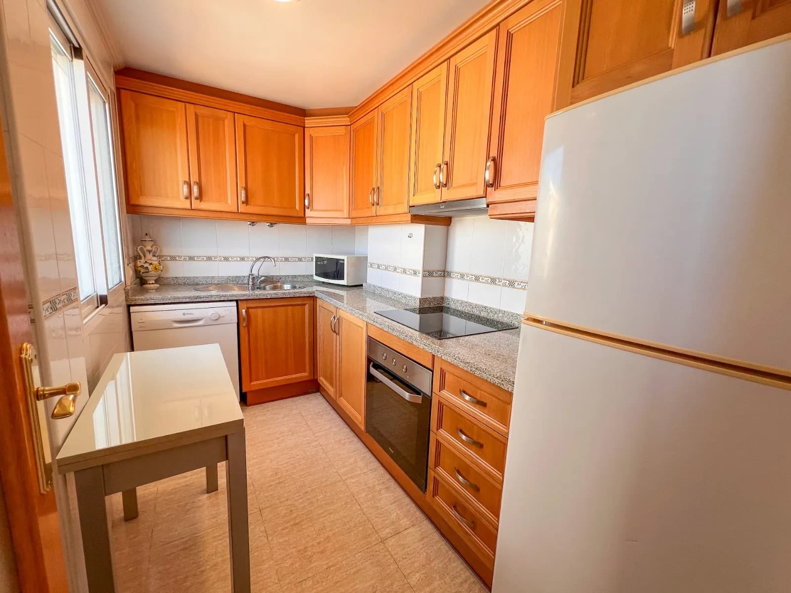 Apartment de 3 dormitorios en venta en Torrevieja, Alicante - Image 7
