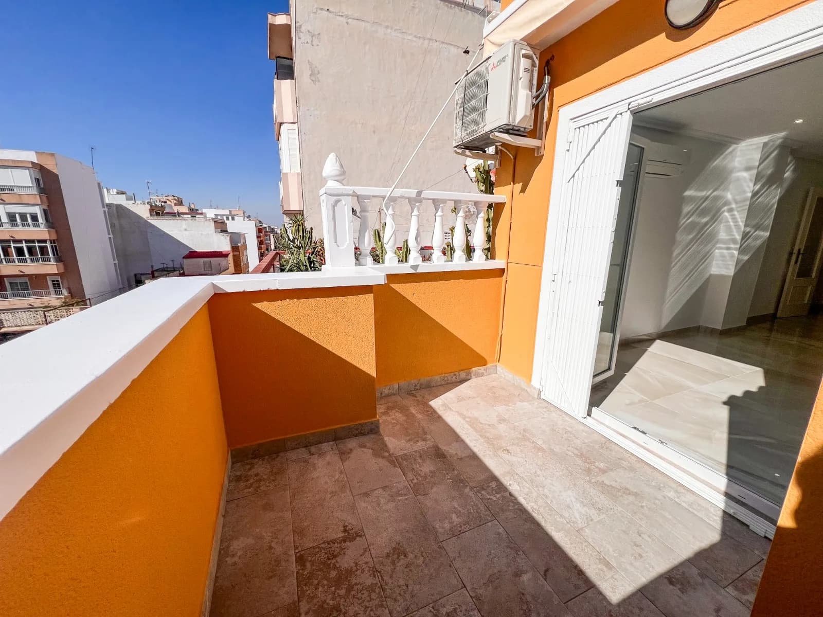 Villa de 2 dormitorios en venta en Torrevieja, Alicante - Image 5