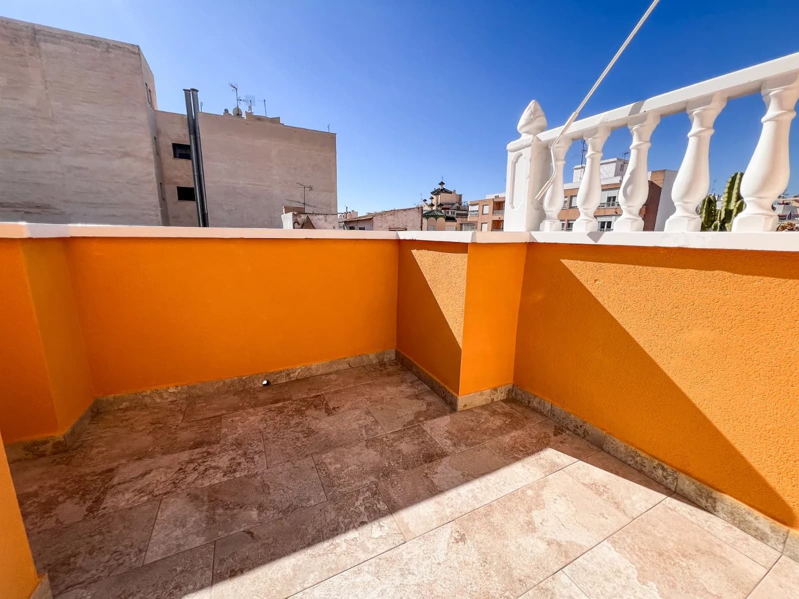 Villa de 2 dormitorios en venta en Torrevieja, Alicante - Image 7