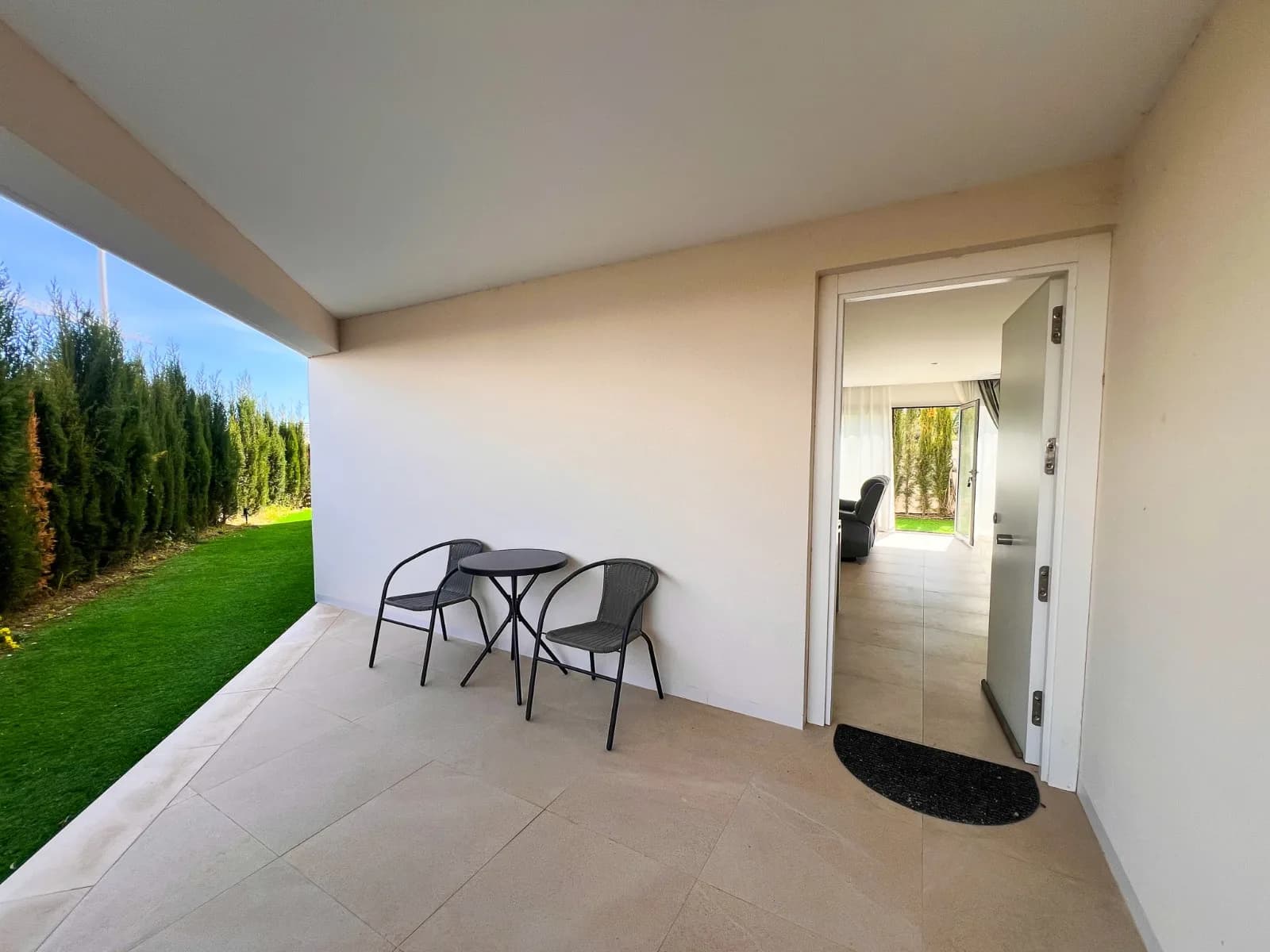 Apartment de 2 dormitorios en venta en Torrevieja, Alicante - Image 2