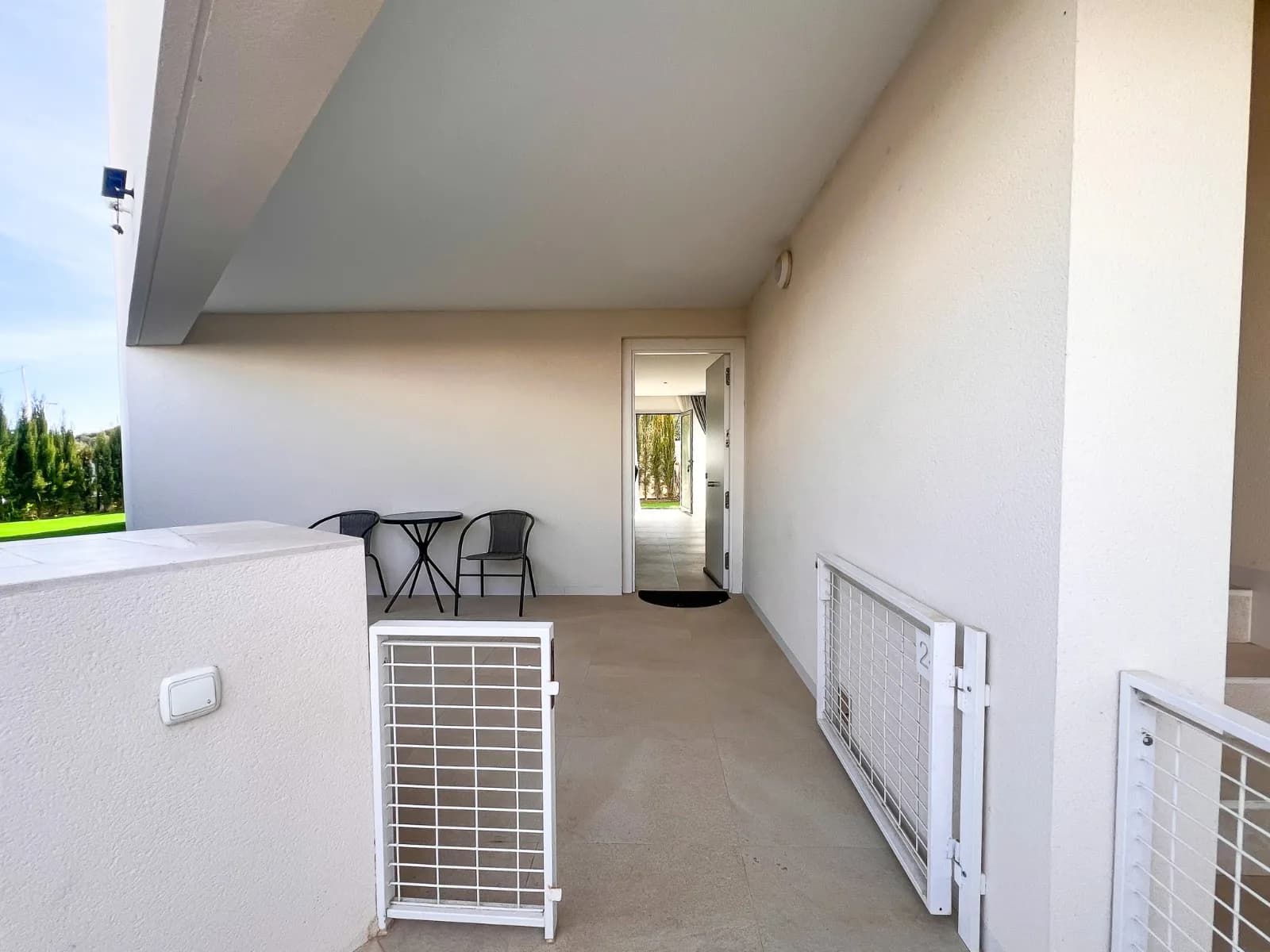 Apartment de 2 dormitorios en venta en Torrevieja, Alicante - Image 3