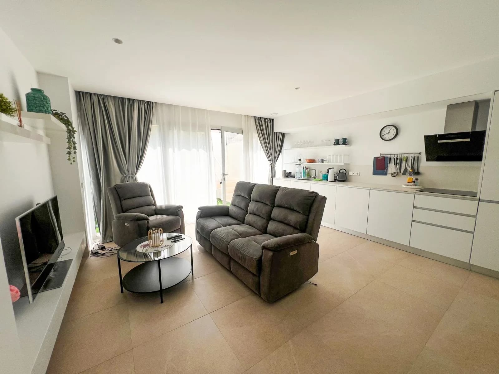Apartment de 2 dormitorios en venta en Torrevieja, Alicante - Image 4