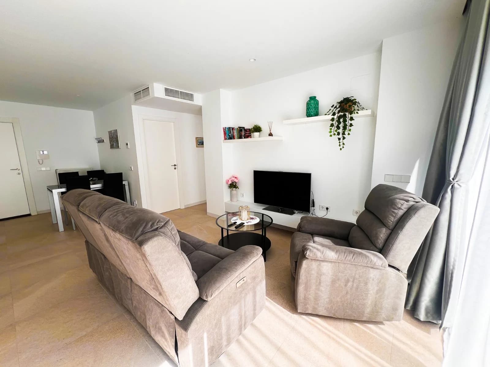 Apartment de 2 dormitorios en venta en Torrevieja, Alicante - Image 5