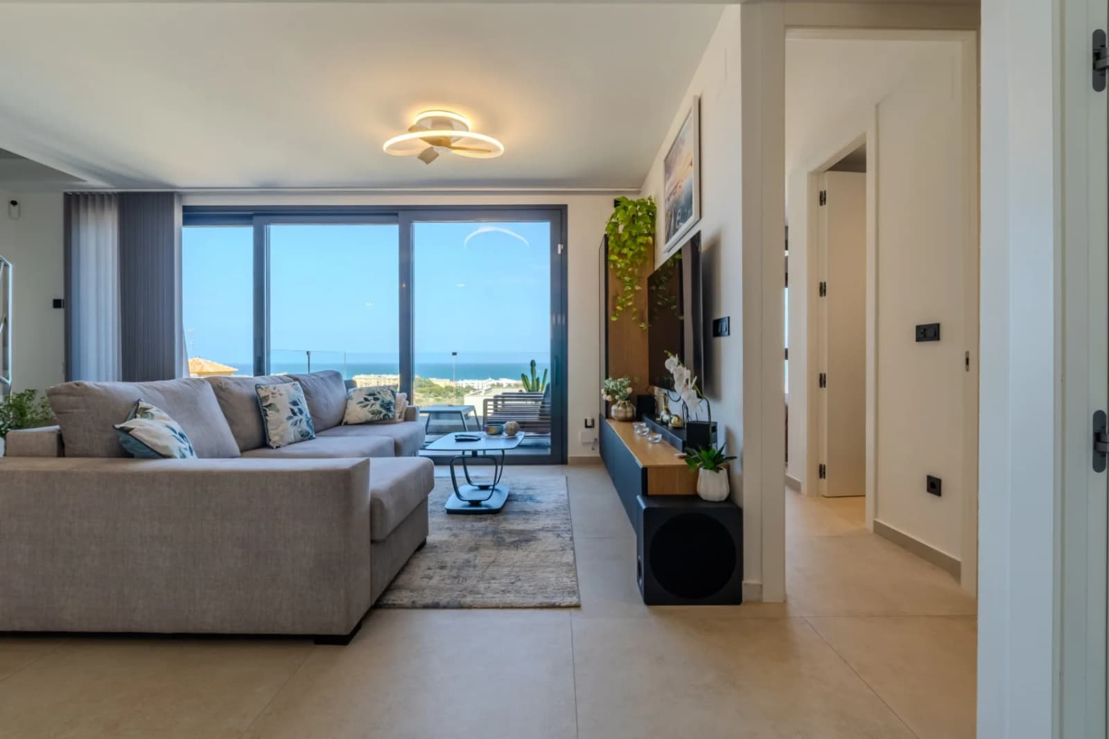 Villa de 3 dormitorios en venta en Guardamar del Segura, Alicante - Image 3