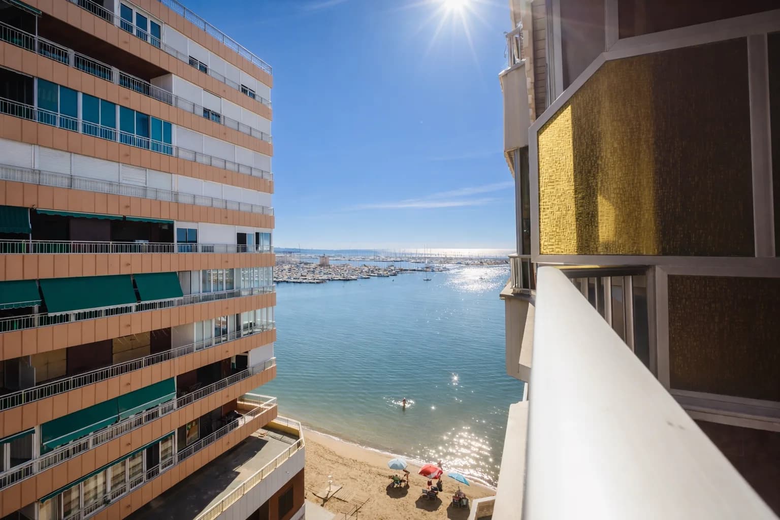 Apartamento In Torrevieja - Image 2