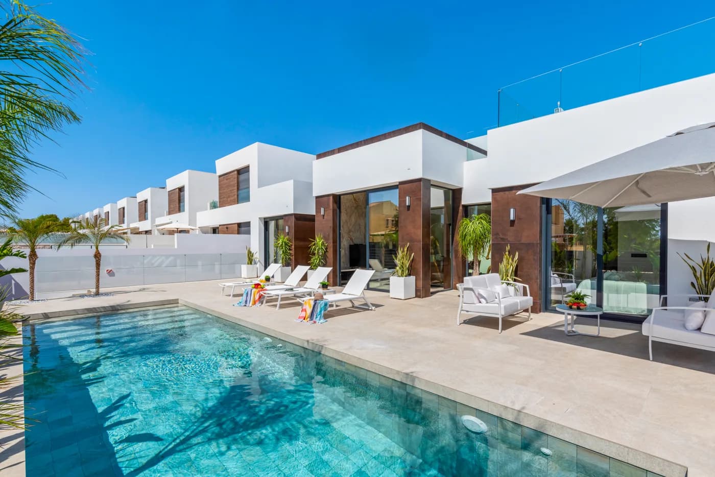 Villa de 4 dormitorios en venta en El Campello, Alicante - Image 4