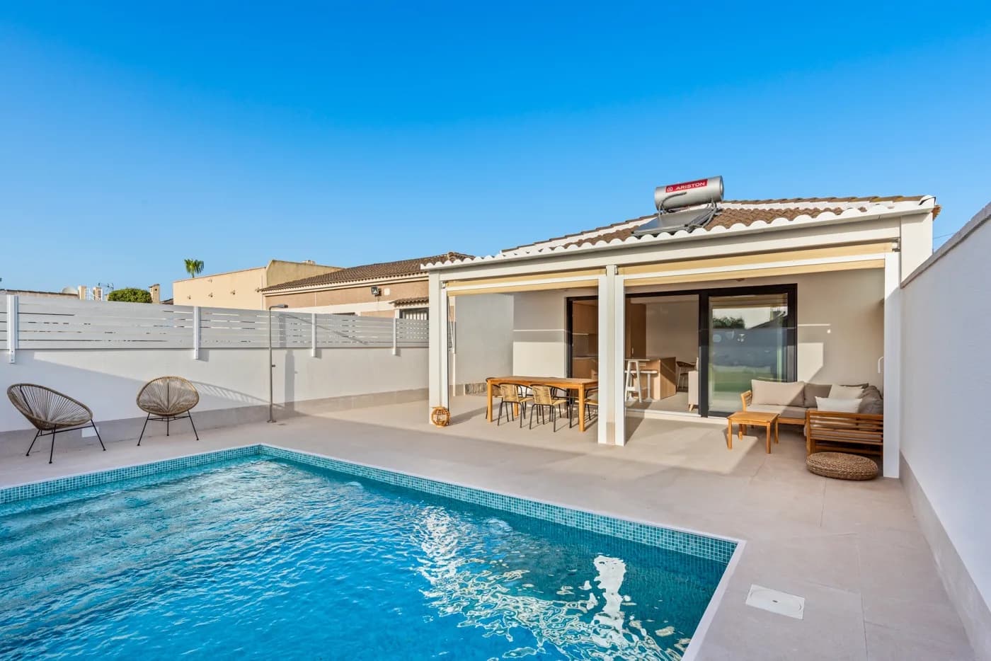 Villa de 3 dormitorios en venta en Torrevieja, Alicante