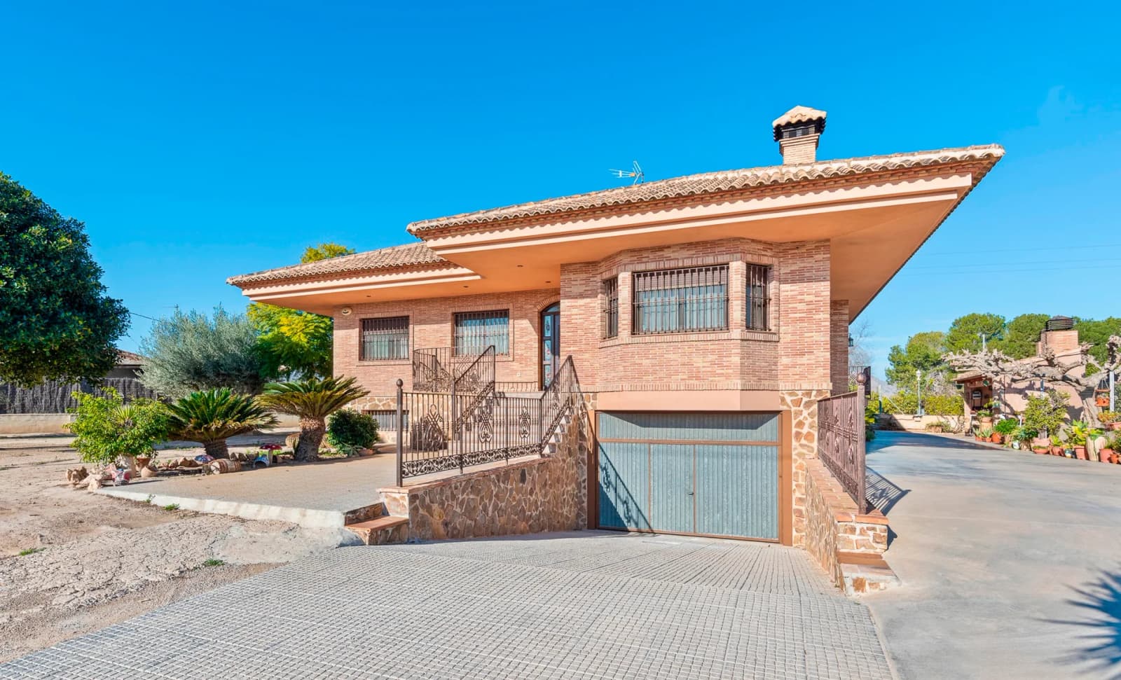 Country Estate In Beniel