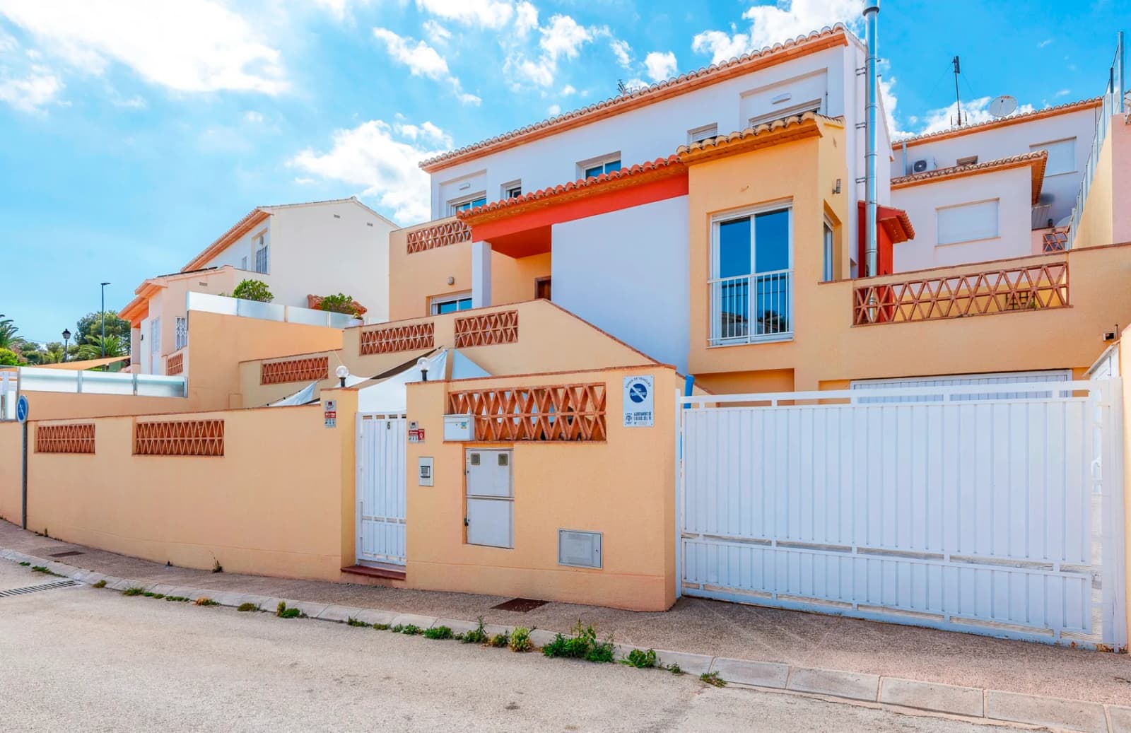 Villa de 5 dormitorios en venta en Alfas del Pi, Alicante