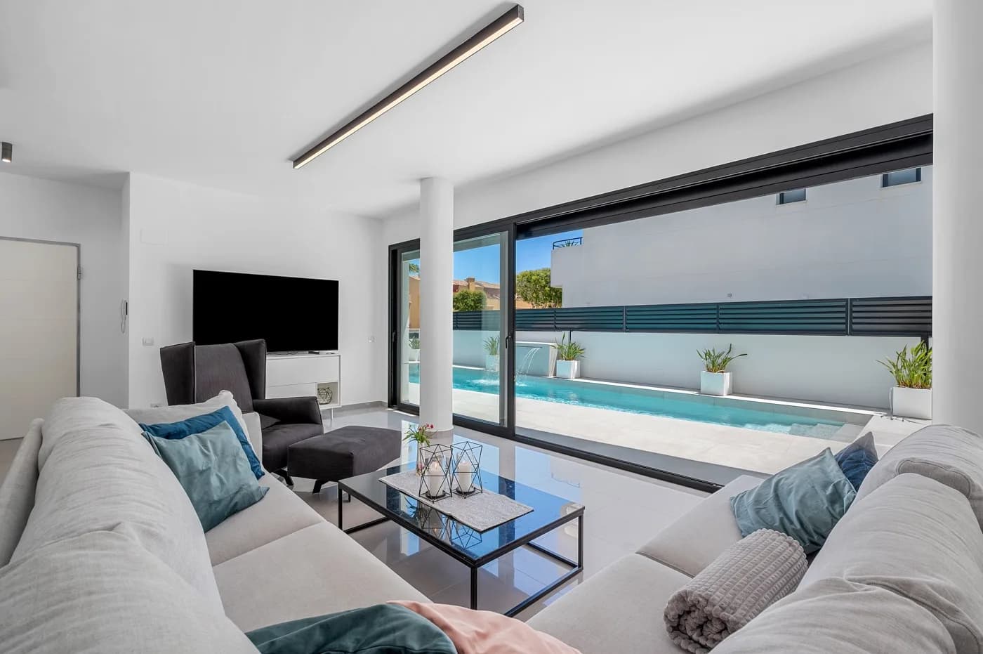 Villa de 4 dormitorios en venta en Guardamar Del Segura, Alicante - Image 7