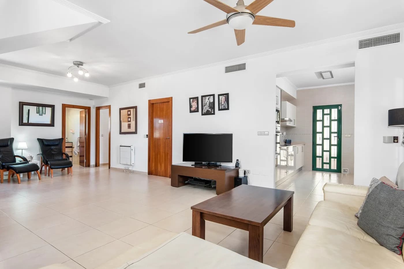 Villa de 4 dormitorios en venta en Ciudad Quesada - Rojales, Alicante - Image 4