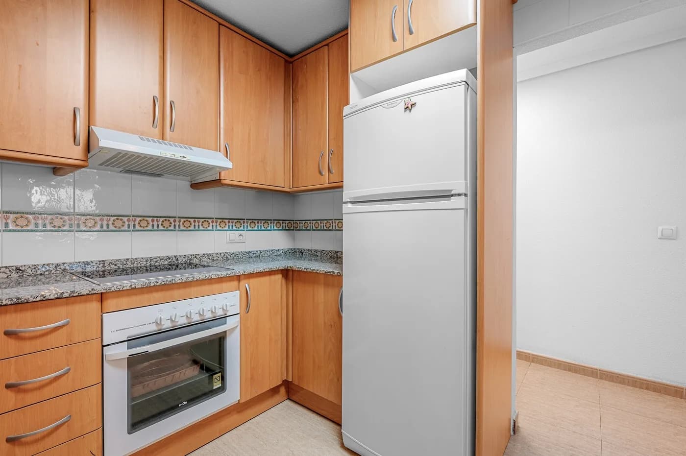 Apartment de 2 dormitorios en venta en Torrevieja, Alicante - Image 5