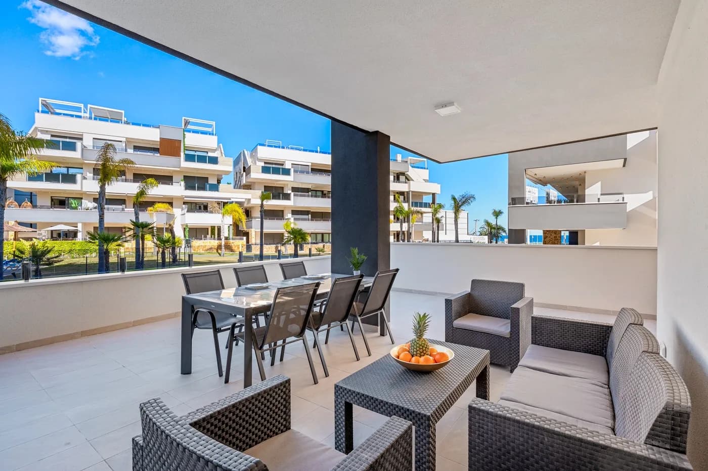 Apartment de 3 dormitorios en venta en Orihuela costa, Alicante - Image 2