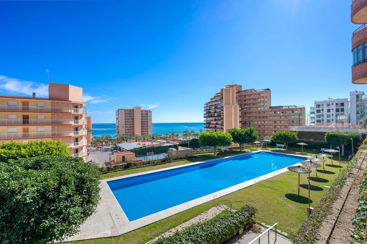 Apartment de 3 dormitorios en venta en Arenales Del Sol, Alicante