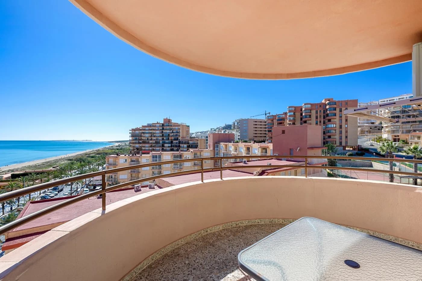 Apartment de 3 dormitorios en venta en Arenales Del Sol, Alicante - Image 2