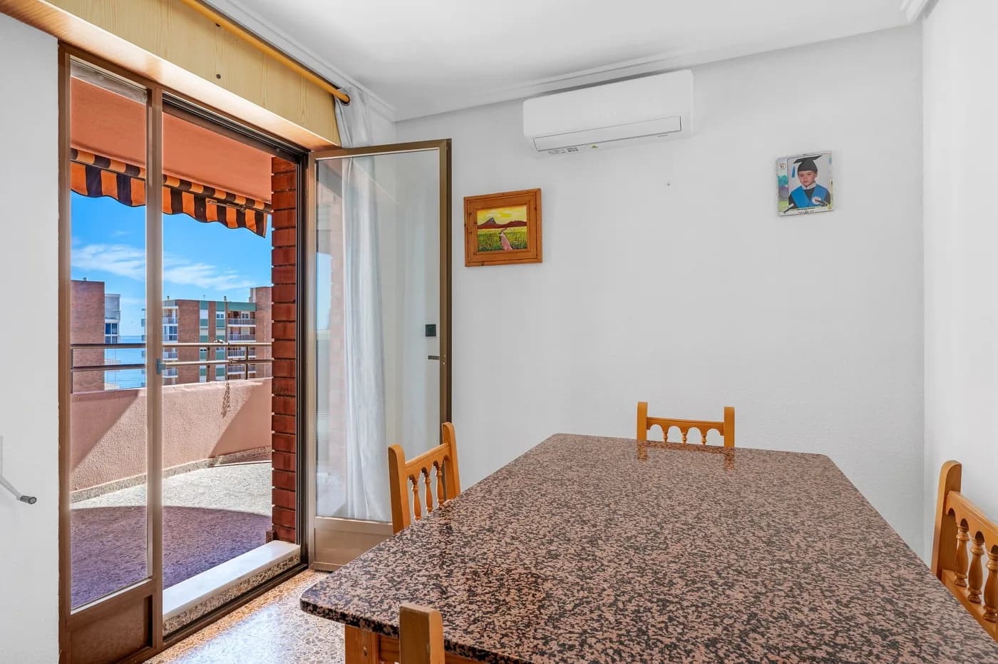 Apartment de 3 dormitorios en venta en Arenales Del Sol, Alicante - Image 8